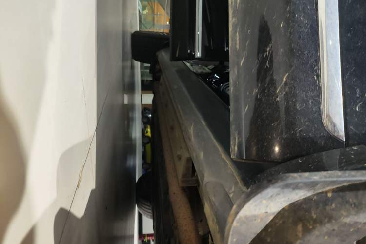 Used Hima AITO M9 2024 Range-Extended Ultra Version 52 kWh 5-Seater Model Right Side Sill