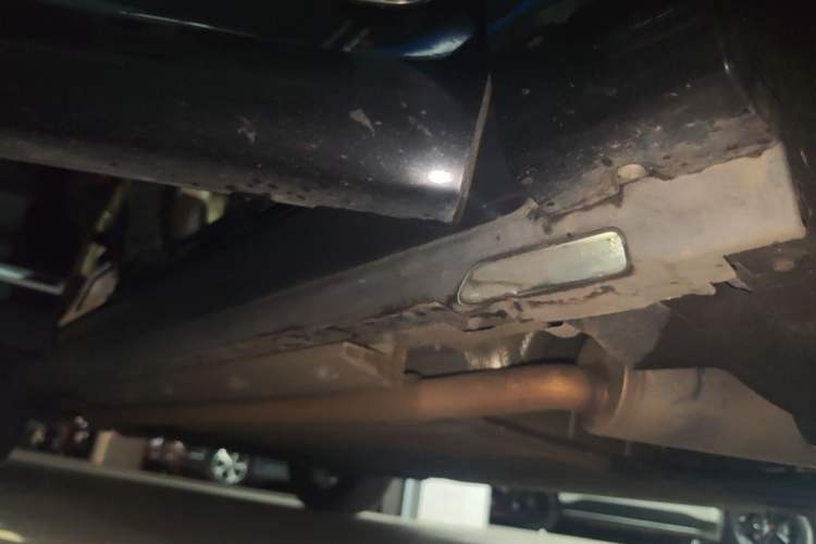 Used Hima AITO M9 2024 Range-Extended Ultra Version 42 kWh 6-Seater Model Right Side Sill