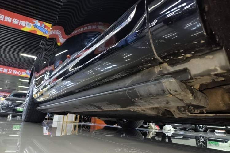 Used Hima AITO M9 2024 Range-Extended Ultra Version 52 kWh 6-Seater Model Right Side Sill