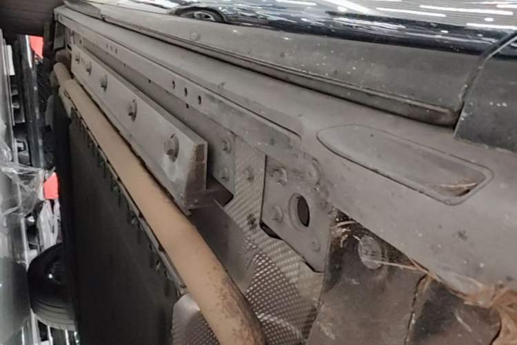 Used Hima AITO M9 2024 Range-Extended Ultra Version 42 kWh 6-Seater Model Right Side Sill