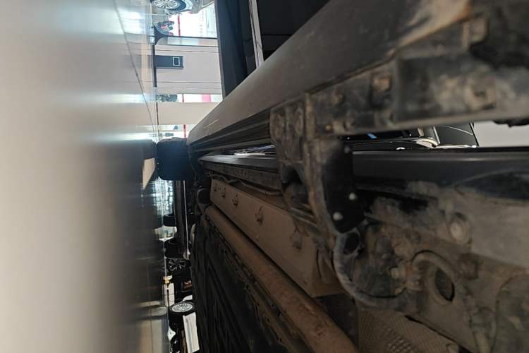 Used Hima AITO M9 2024 Range-Extended Ultra Version 42 kWh 6-Seater Model Right Side Sill