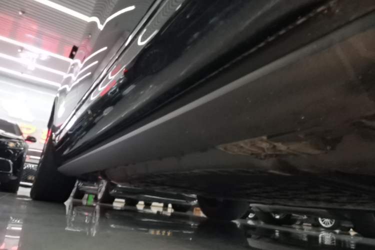 Used Hima AITO M9 2024 Range-Extended Ultra Version 42 kWh 6-Seater Model Right Side Sill