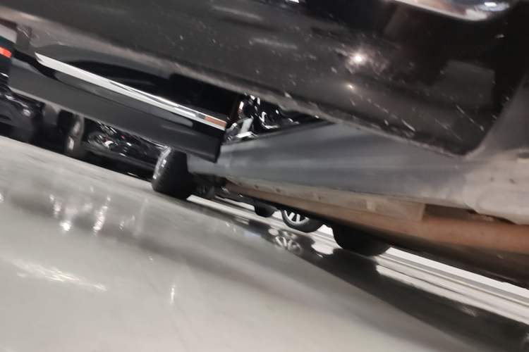 Used Hima AITO M9 2024 Range-Extended Ultra Version 42 kWh 6-Seater Model Right Side Sill