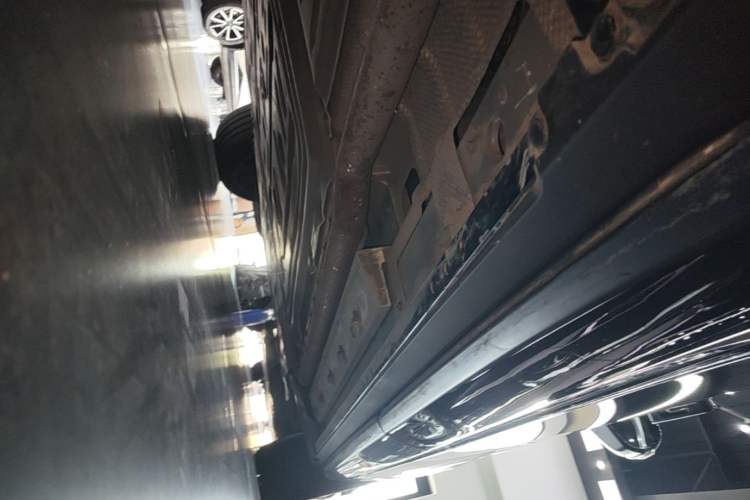 Used Hima AITO M9 2024 Range-Extended Ultra Version 52 kWh 6-Seater Model Right Side Sill