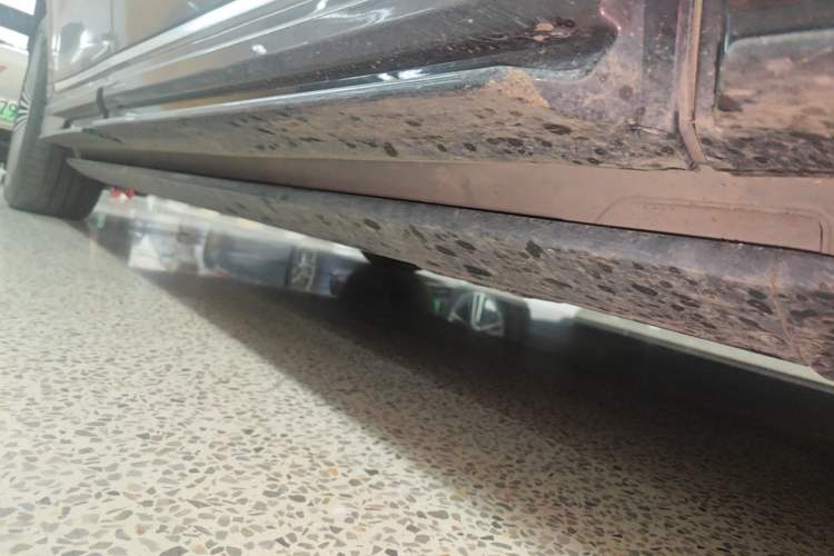 Used Hima AITO M9 2024 Range-Extended Ultra Version 42 kWh 6-Seater Model Right Side Sill