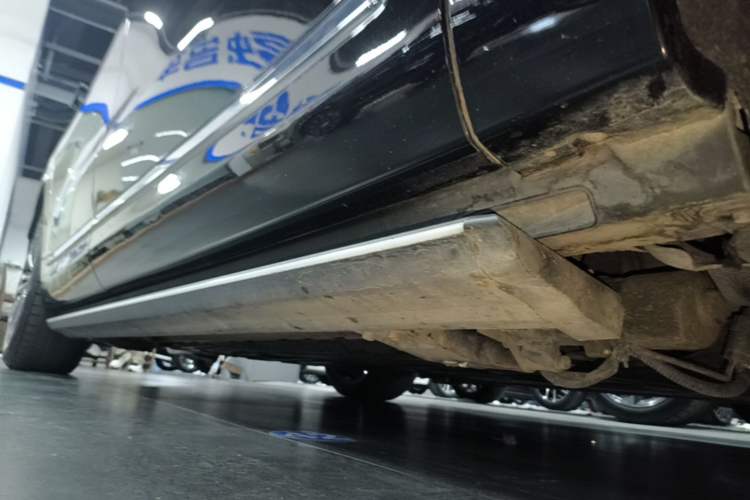 Used Hima AITO M9 2024 Range-Extended Ultra Version 52 kWh 6-Seater Model Right Side Sill