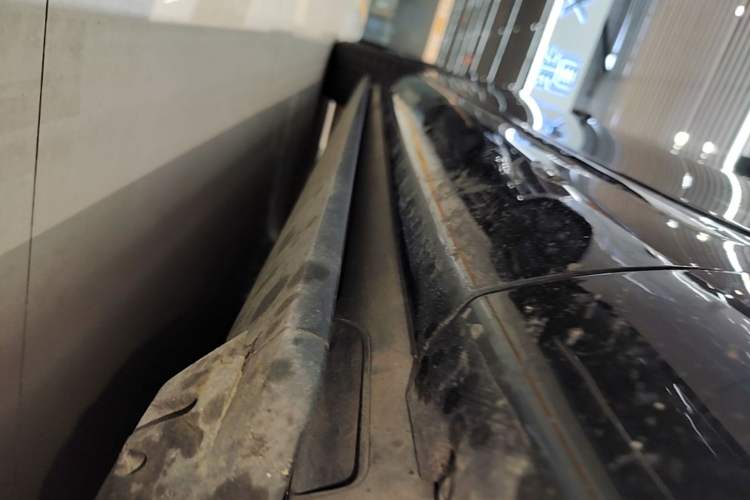 Used Hima AITO M9 2024 Range-Extended Ultra Version 52 kWh 6-Seater Model Right Side Sill