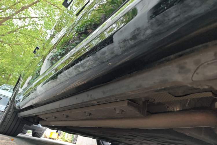 Used Hima AITO M9 2024 Range-Extended Max Edition 42 kWh 6-Seater Version Right Side Sill