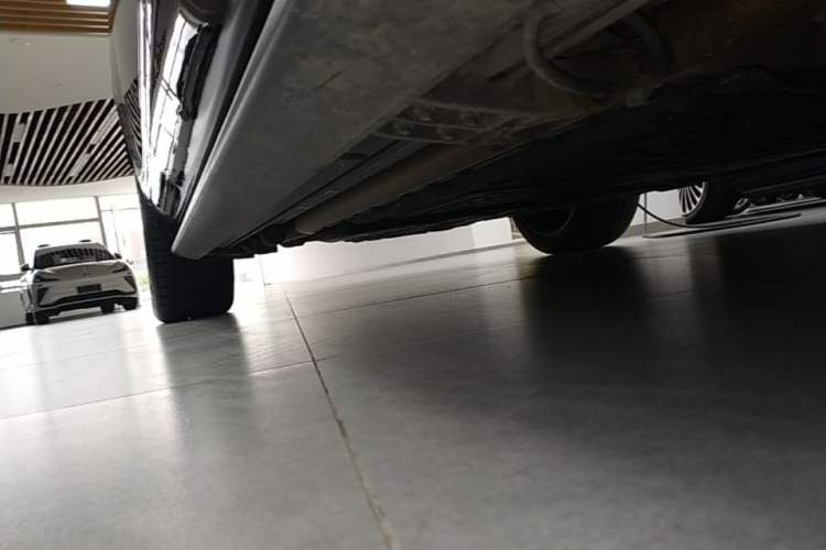 Used Hima AITO M9 2024 Range-Extended Ultra Version 42 kWh 6-Seater Model Right Side Sill