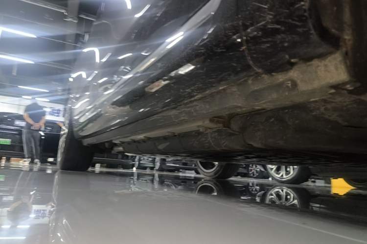 Used Hima AITO M9 2024 Range-Extended Ultra Version 52 kWh 6-Seater Model Right Side Sill