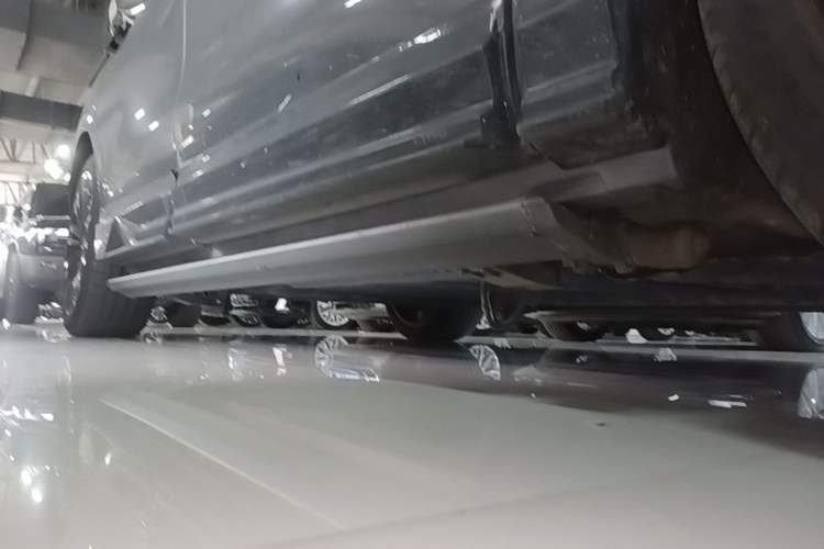 Used Hima AITO M9 2024 Range-Extended Ultra Version 52 kWh 6-Seater Model Right Side Sill