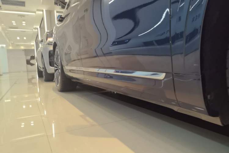 Used Hima AITO M9 2024 Range-Extended Ultra Version 42 kWh 6-Seater Model Right Side Sill