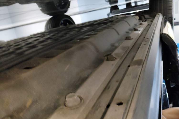 Used Hima AITO M9 2024 Range-Extended Ultra Version 42 kWh 6-Seater Model Right Side Sill
