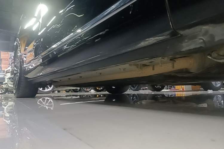 Used Hima AITO M9 2024 Range-Extended Ultra Version 42 kWh 6-Seater Model Right Side Sill