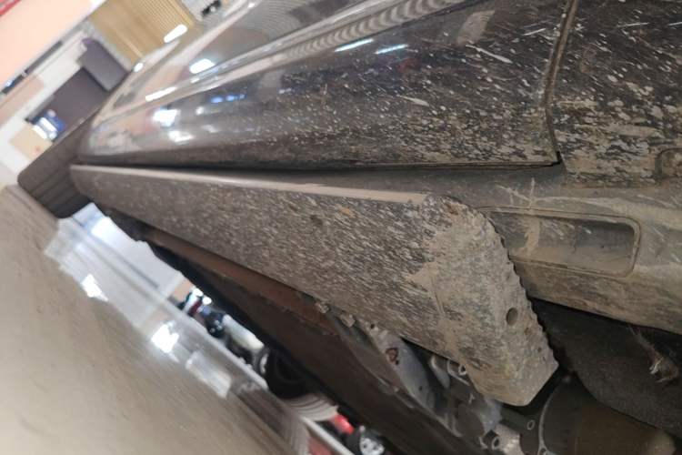 Used Hima AITO M9 2024 Range-Extended Max Edition 52 kWh 6-Seater Version Right Side Sill
