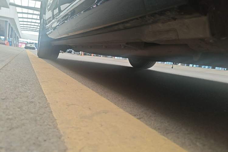 Used Hima AITO M9 2024 Range-Extended Ultra Version 52 kWh 6-Seater Model Right Side Sill