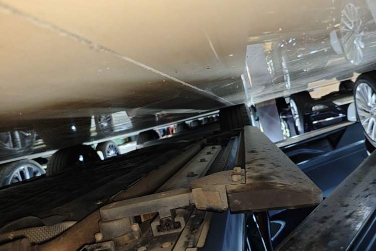 Used Hima AITO M9 2024 Range-Extended Ultra Version 42 kWh 6-Seater Model Right Side Sill