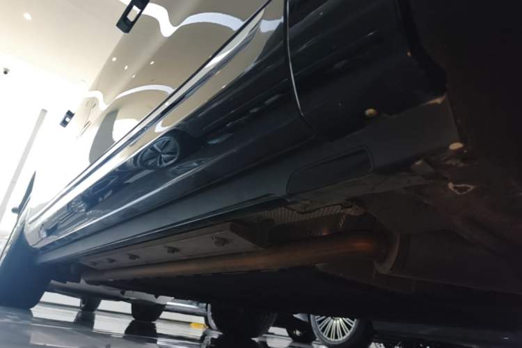 Used Hima AITO M9 2024 Range-Extended Ultra Version 42 kWh 6-Seater Model Right Side Sill