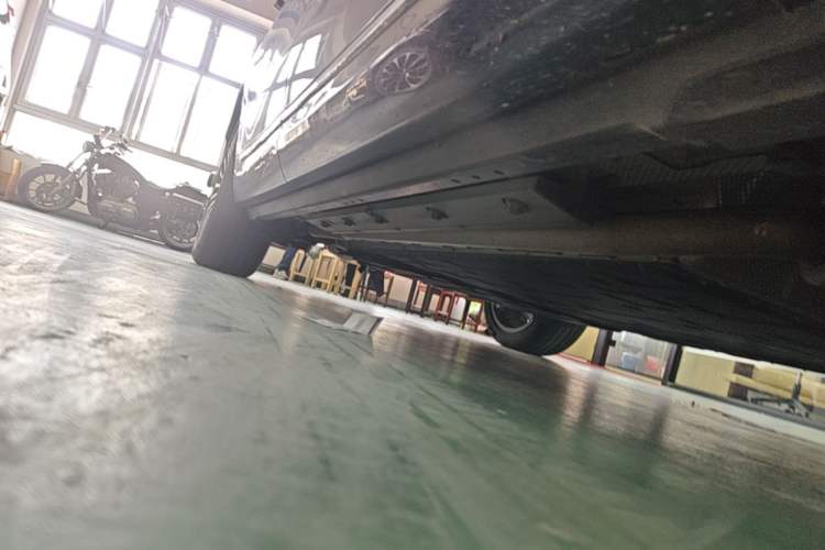 Used Hima AITO M9 2024 Range-Extended Ultra Version 52 kWh 6-Seater Model Right Side Sill
