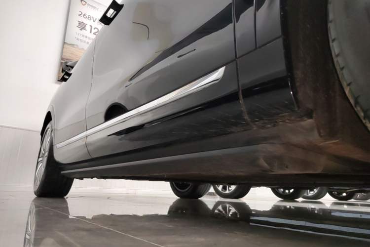 Used Hima AITO M9 2024 Range-Extended Ultra Version 42 kWh 6-Seater Model Right Side Sill