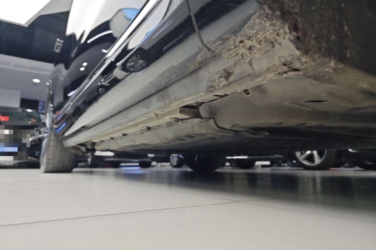 Used Hima AITO M9 2024 Range-Extended Ultra Version 42 kWh 6-Seater Model Right Side Sill