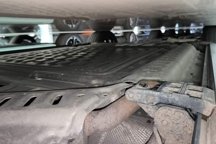 Used Hima AITO M9 2024 Range-Extended Ultra Version 42 kWh 6-Seater Model Right Side Sill