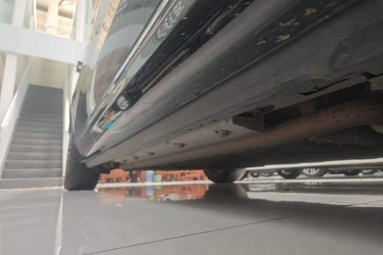 Used Hima AITO M9 2024 Range-Extended Ultra Version 52 kWh 6-Seater Model Right Side Sill