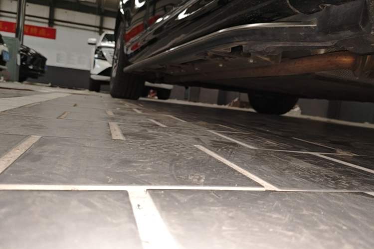 Used Hima AITO M9 2024 Range-Extended Ultra Version 42 kWh 6-Seater Model Right Side Sill