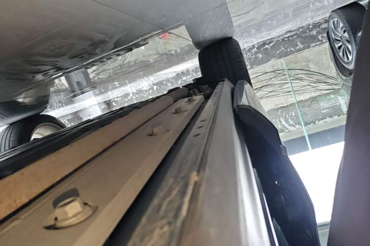 Used Hima AITO M9 2024 Range-Extended Ultra Version 52 kWh 6-Seater Model Right Side Sill
