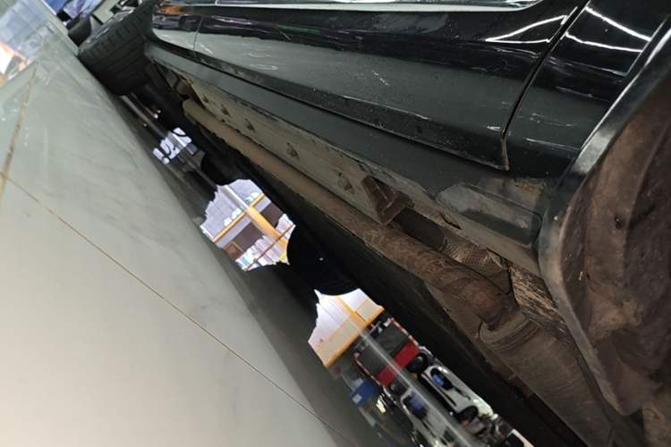 Used Hima AITO M9 2024 Range-Extended Ultra Version 42 kWh 6-Seater Model Right Side Sill