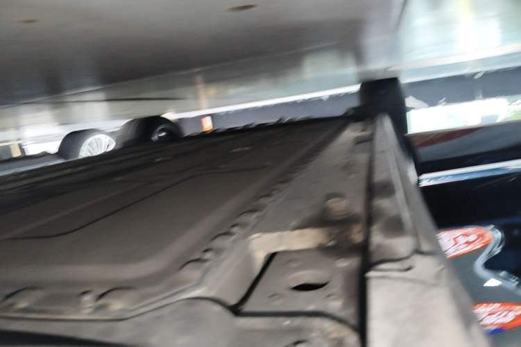 Used Hima AITO M9 2024 All-Electric Ultra Version 100 kWh 6-Seater Model Right Side Sill