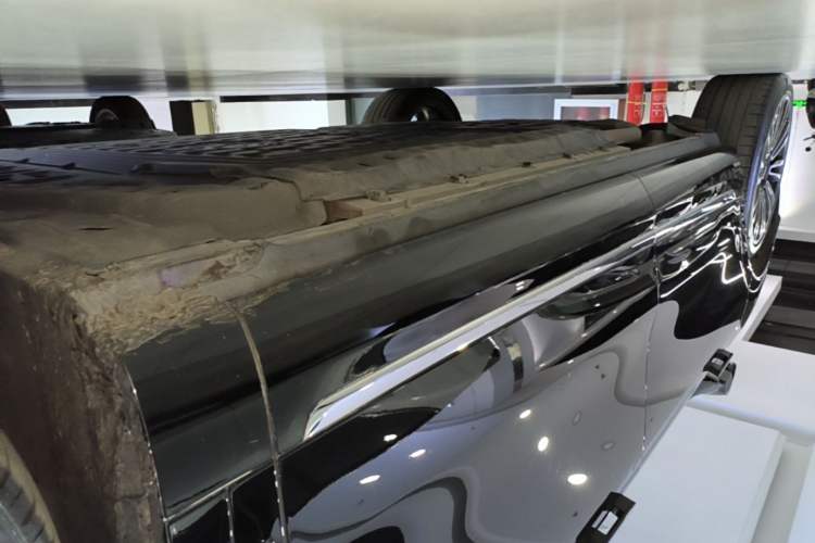 Used Hima AITO M9 2024 Range-Extended Ultra Version 42 kWh 6-Seater Model Right Side Sill