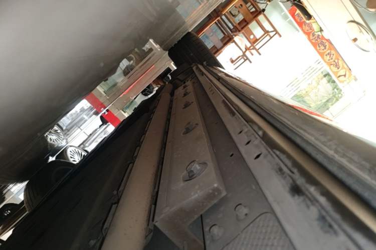 Used Hima AITO M9 2024 Range-Extended Max Edition 42 kWh 6-Seater Version Right Side Sill