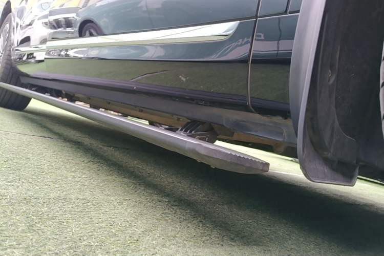 Used Hima AITO M9 2024 Range-Extended Ultra Version 52 kWh 6-Seater Model Right Side Sill