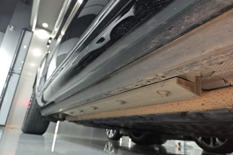 Used Hima AITO M9 2024 Range-Extended Ultra Version 52 kWh 5-Seater Model Right Side Sill