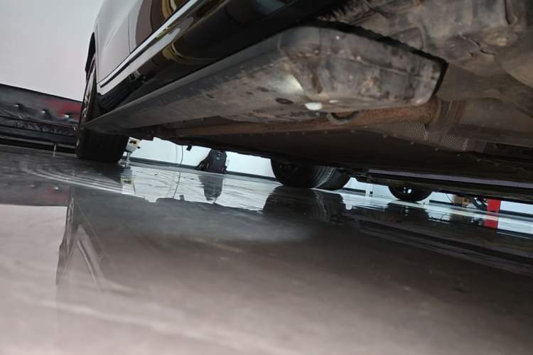Used Hima AITO M9 2024 Range-Extended Max Edition 52 kWh 6-Seater Version Right Side Sill
