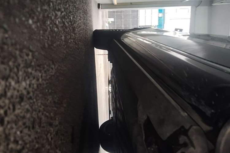 Used Hima AITO M9 2024 Range-Extended Ultra Version 52 kWh 5-Seater Model Right Side Sill