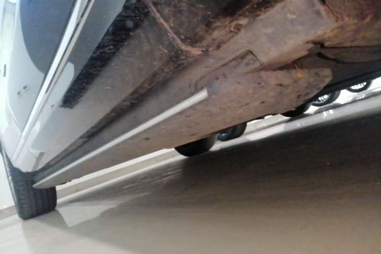 Used Hima AITO M9 2024 Range-Extended Max Edition 42 kWh 6-Seater Version Right Side Sill
