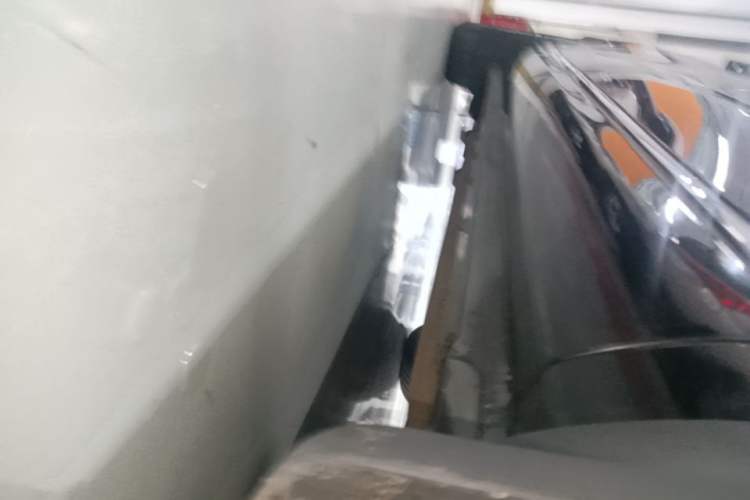 Used Hima AITO M9 2024 Range-Extended Ultra Version 42 kWh 6-Seater Model Right Side Sill
