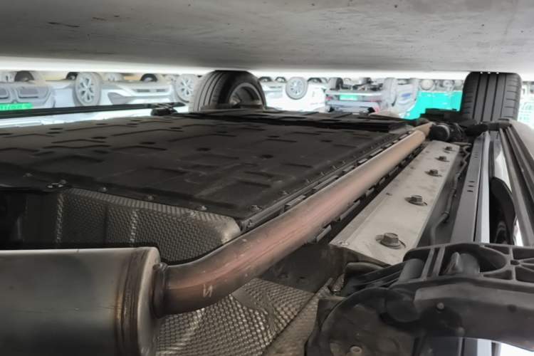 Used Hima AITO M9 2024 Range-Extended Ultra Version 52 kWh 5-Seater Model Right Side Sill