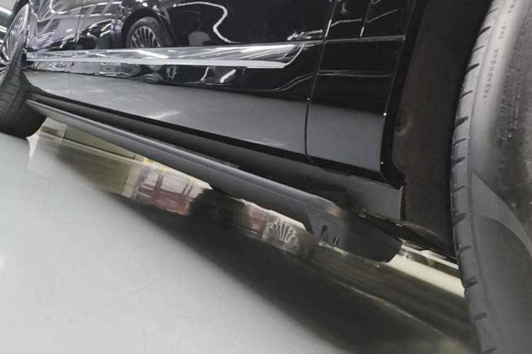 Used Hima AITO M9 2024 Range-Extended Max Edition 42 kWh 6-Seater Version Right Side Sill