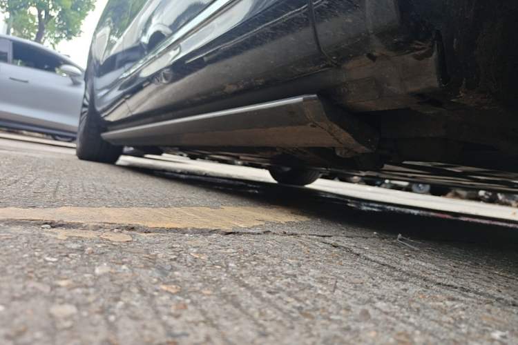 Used Hima AITO M9 2024 Range-Extended Ultra Version 42 kWh 6-Seater Model Right Side Sill