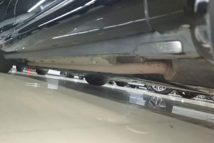 Used Hima AITO M9 2024 Range-Extended Ultra Version 42 kWh 6-Seater Model Right Side Sill
