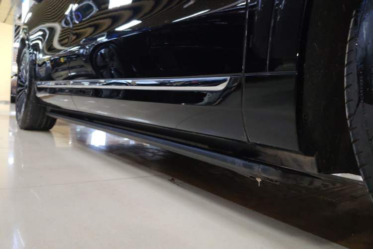 Used Hima AITO M9 2024 Range-Extended Ultra Version 42 kWh 6-Seater Model Right Side Sill