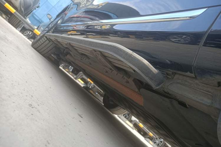 Used Hima AITO M9 2024 Range-Extended Max Edition 42 kWh 6-Seater Version Right Side Sill