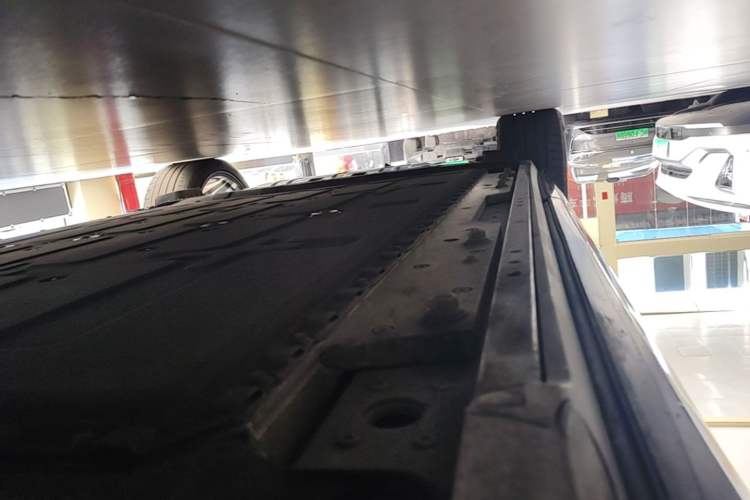 Used Hima AITO M9 2024 All-Electric Ultra Version 100 kWh 6-Seater Model Right Side Sill