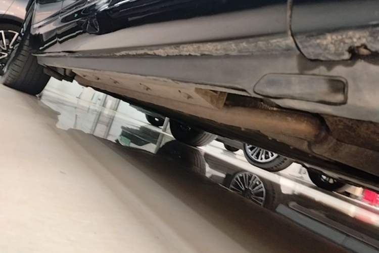 Used Hima AITO M9 2024 Range-Extended Ultra Version 52 kWh 6-Seater Model Right Side Sill