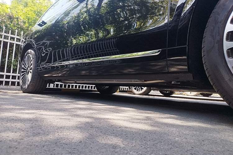 Used Hima AITO M9 2024 Range-Extended Ultra Version 42 kWh 6-Seater Model Right Side Sill