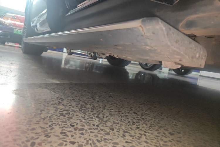 Used Hima AITO M9 2024 Range-Extended Max Edition 52 kWh 6-Seater Version Right Side Sill