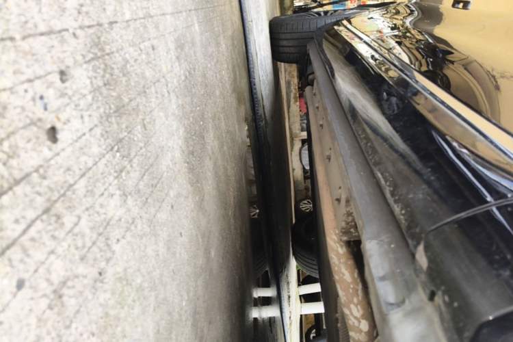 Used Hima AITO M9 2024 Range-Extended Ultra Version 52 kWh 6-Seater Model Right Side Sill